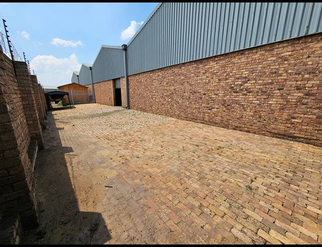 280M² FACTORY FOR SALE IN ANDERBOLT